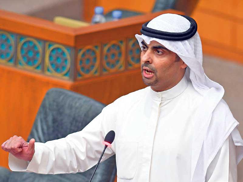 النائب رياض العدساني متحدثاً في الجلسة