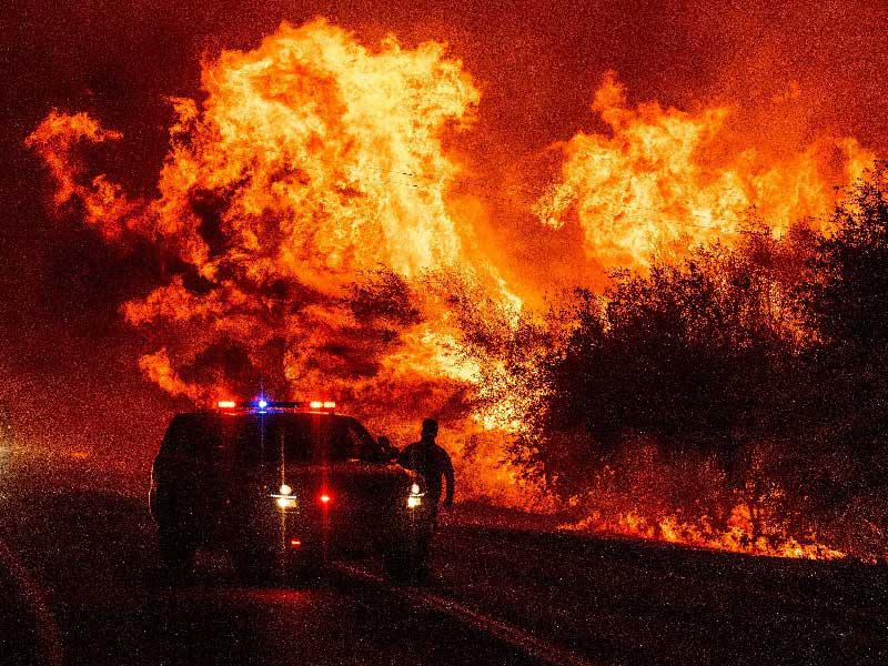 حريق ضخم في مخيم «موريا» للاجئين بجزيرة ليسبوس اليونانية