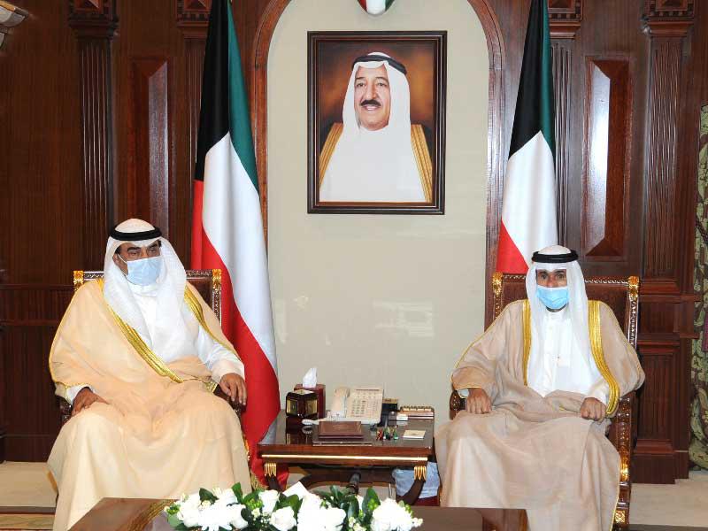 نائب الأمير مستقبلاً رئيس الوزراء أمس