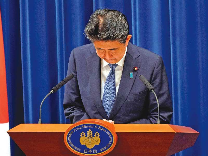 رئيس الوزراء شينزو آبي خلال إعلانه استقالته