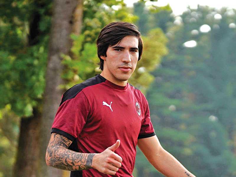 لاعب خط وسط بريشيا ساندرو تونالي 