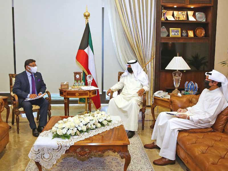 نائب وزير الخارجية خالد الجارالله مستقبلا السفير الهندي امس