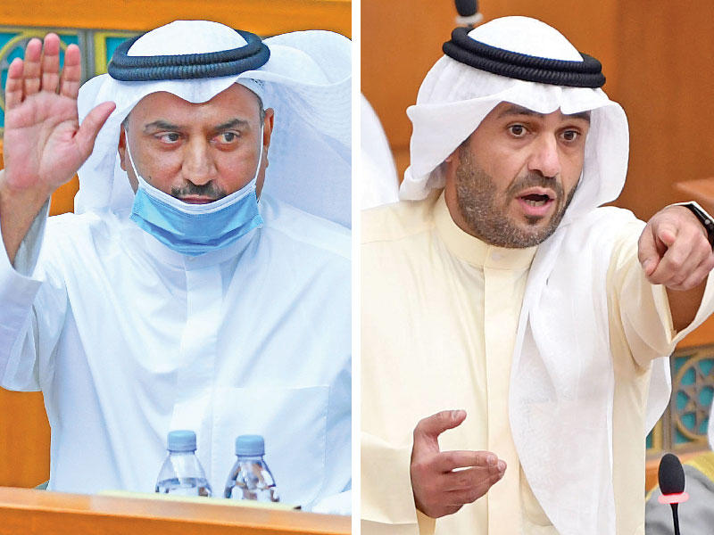 الصالح والحربي خلال جلسة التصويت على طرح الثقة بهما أمس (تصوير عبدالله الخلف)