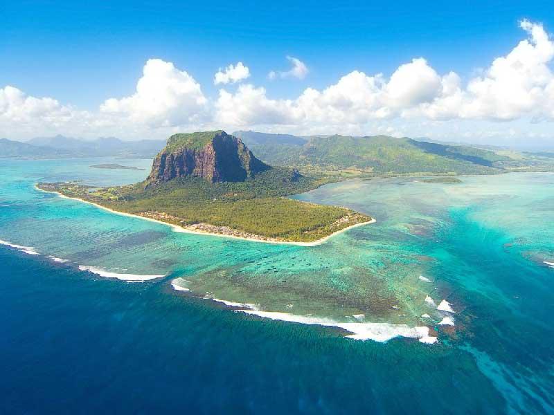 إرهابيون يحتلون جزيرتين بالمحيط الهندي