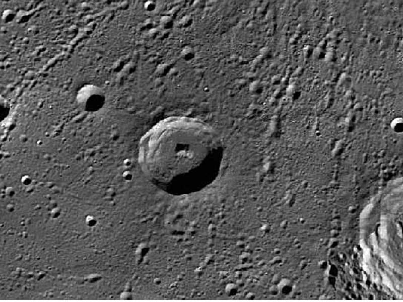  مربعاً أسود يشبه لوحة الفنان التشكيلي الروسي كازيمير ماليفيتش على سطح عطارد