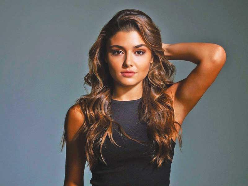 النجمة التركية ​هاندا أرتشيل