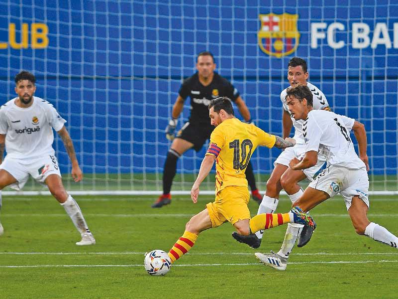 ميسي نجم برشلونة في محاولة أمام مرمى خيمناستيك