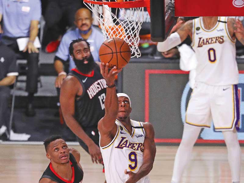 روندو نجم ليكرز يسجل في سلة روكتس