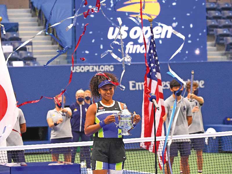 أوساكا تحمل كأس البطولة