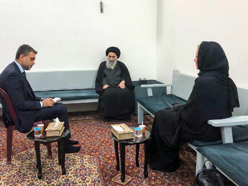 المرجع الأعلى علي السيستاني مستقبلاً بلاسخارت أمس (ا ف ب)