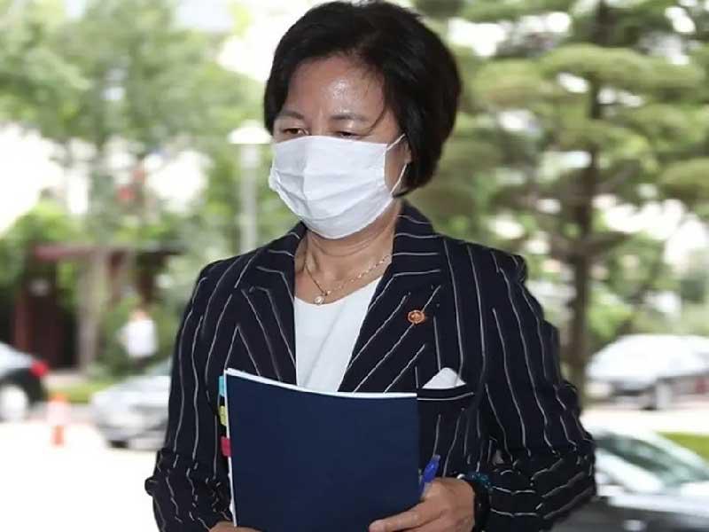  وزيرة العدل الكورية الجنوبية تشو مي أيه