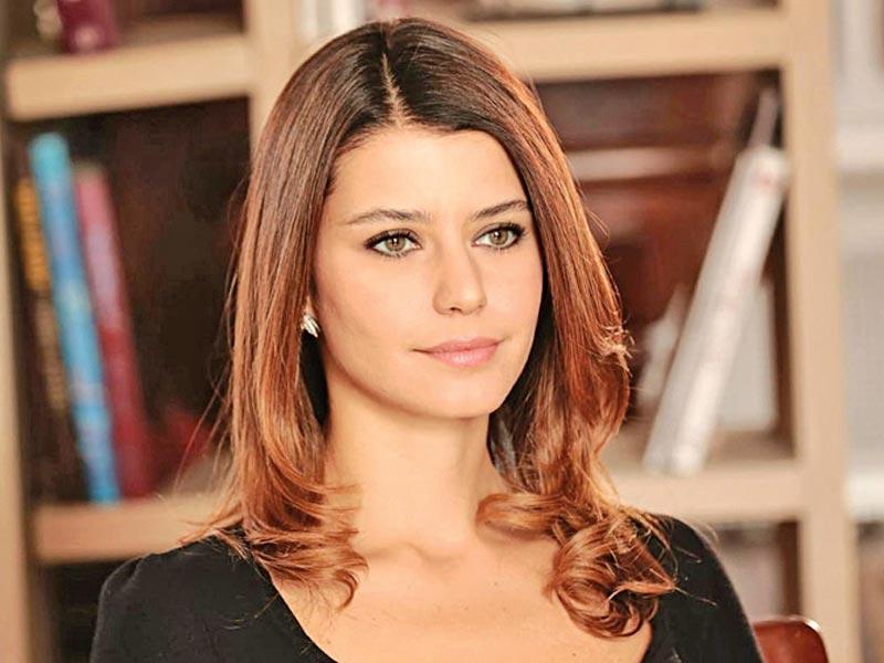 النجمة التركية ​بيرين سات