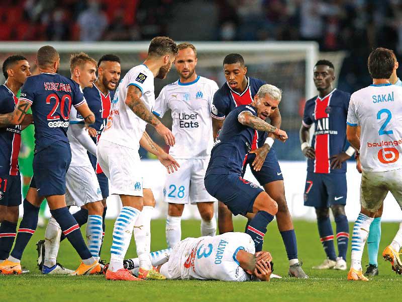 جانب من الاشتباكات بين لاعبي باريس سان جرمان ومرسيليا