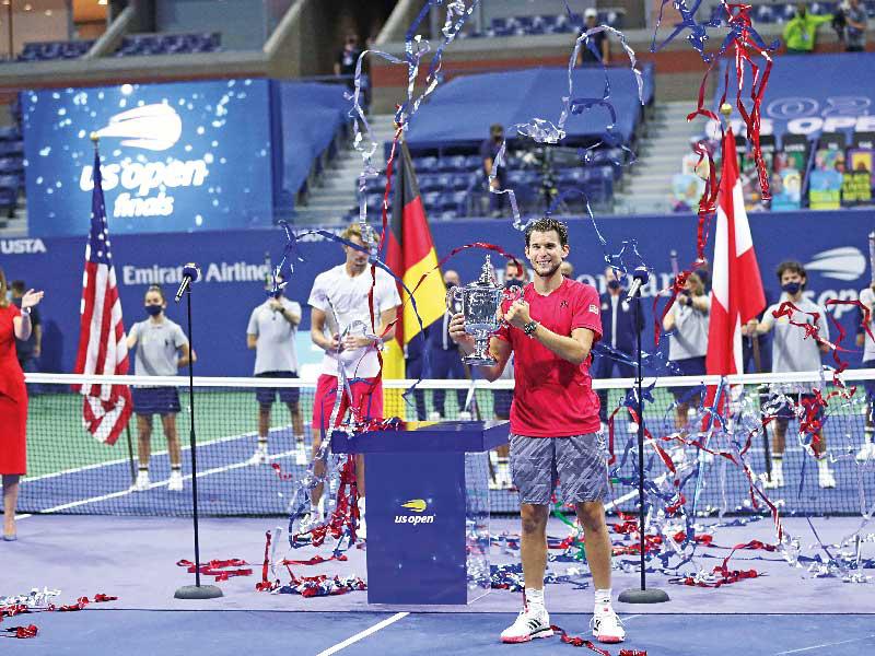 جانب من مراسم تتويج تييم بلقب فلاشينغ ميدوز