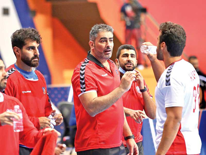 مدرب الكويت يوجه اللاعبين