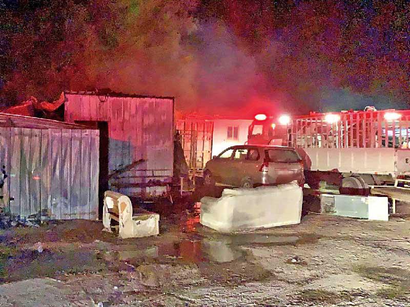 جانب من الحريق