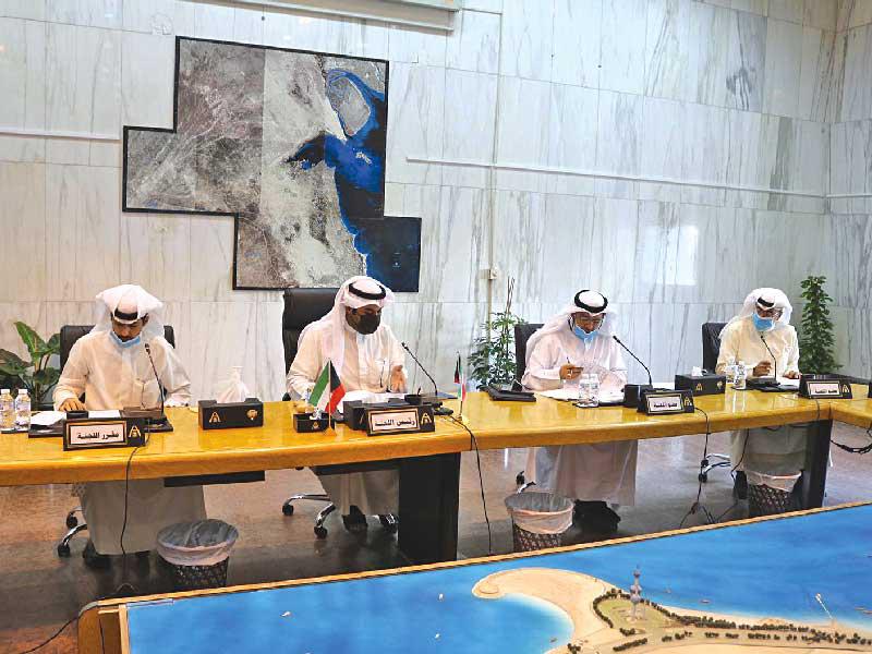 جانب من اجتماع لجنة العاصمة في المجلس البلدي أمس