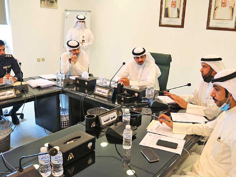 جانب من اجتماع لجنة الأحمدي