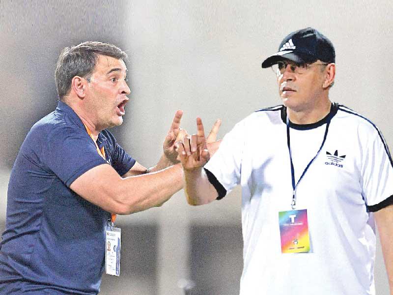 مدرب اليرموك حسين ياسين ومدرب كاظمة روبرتو بيانكيn