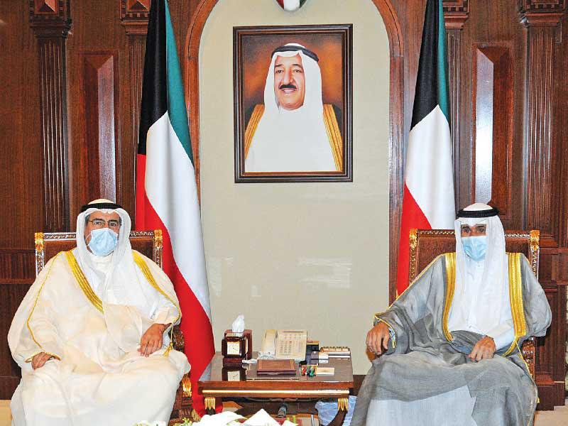 سمو نائب الأمير ولي العهد الشيخ نواف الأحمد خلال استقباله أمس رئيس الهيئة العامة لمكافحة الفساد (نزاهة) عبدالعزيز الإبراهيم 