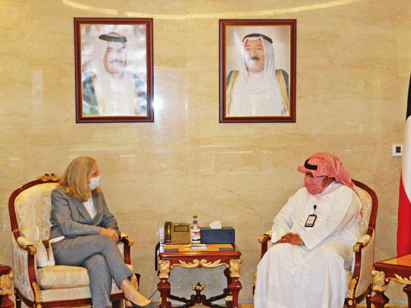  رئيس جهاز الأمن الوطني الشيخ ثامر العلي مستقبلاً السفيرة الأميركية أمس