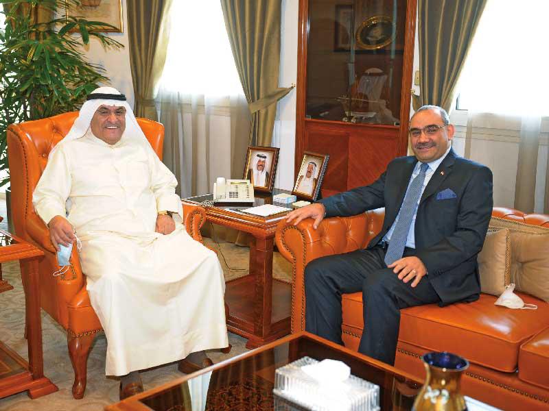  رئيس غرفة تجارة وصناعة الكويت محمد الصقر مستقبلاً السفير العراقي