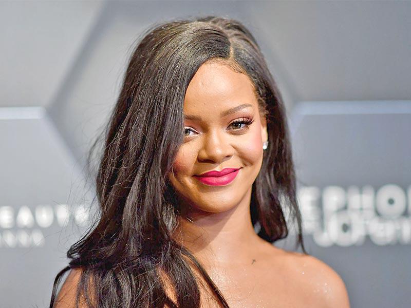 النجمة ريهانا 