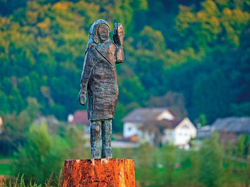 تمثال برونزي لميلانيا ترامب في سلوفينيا