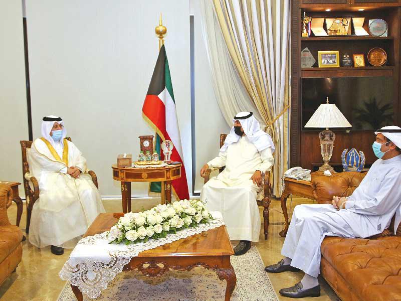  نائب وزير الخارجية خالد الجارالله  مستقبلا سفير البحرين أمس