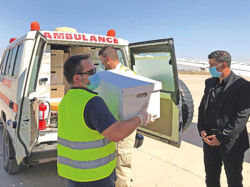 جانب من عملية نقل الرفات