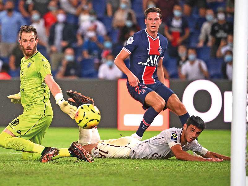 دراكسلر نجم سان جرمان في محاولة أمام مرمى ميتز