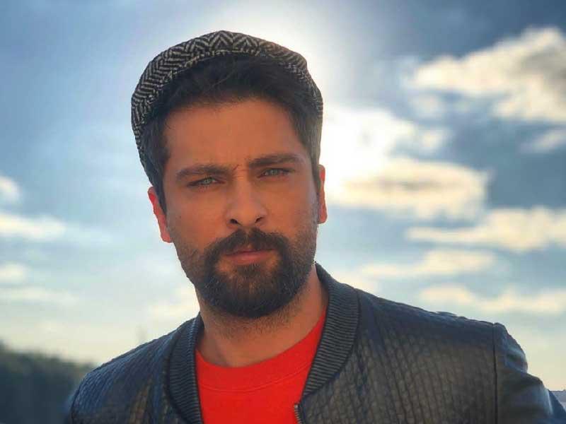 النجم التركي ​أونور تونا​