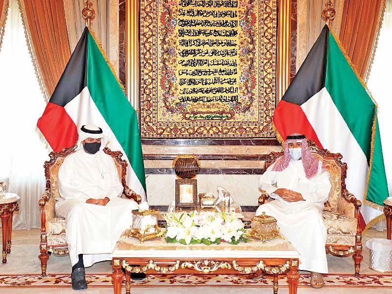 نائب الأمير مستقبلاً نائب رئيس مجلس الوزراء وزير الداخلية وزير الدولة لشؤون مجلس الوزراء أنس الصالح أمس