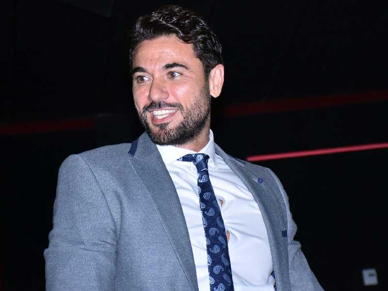 الفنان أحمد عز