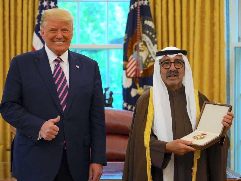 ممثل الأمير الشيخ ناصر الصباح يتسلم الوسام الأميركي من الرئيس ترامب 