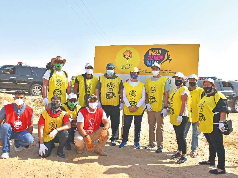  أحمد الصباح وانتصار سالم العلي مع فريق البنك 