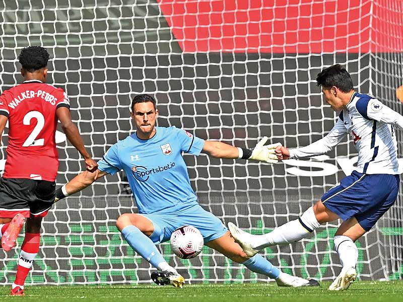 سون يسجل الهدف الثاني 