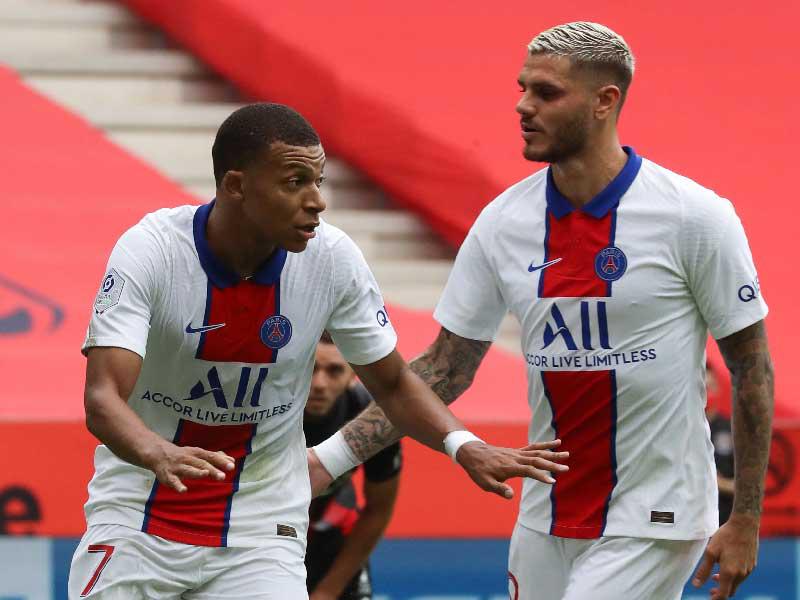 مبابي يحتفل بعد إحراز هدف