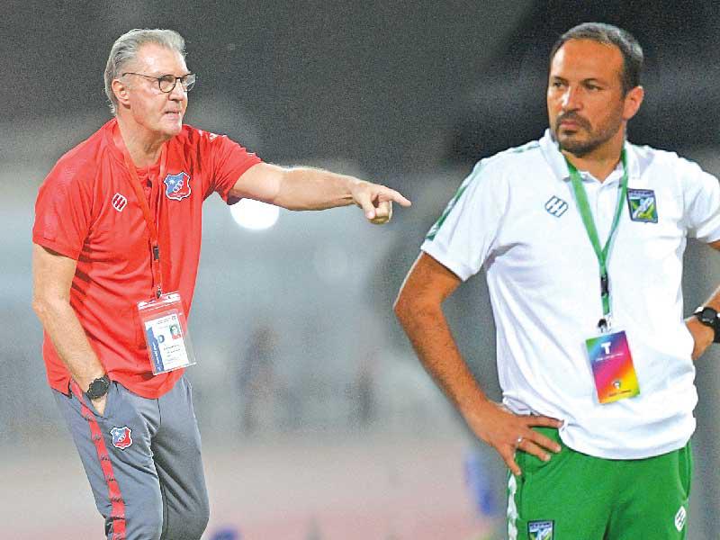 مدرب فريق العربي اللبناني باسم مرمر - مدرب فريق الكويت لكرة القدم الهولندي رد كرول 