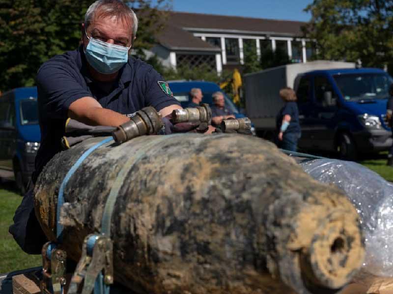 أبطل مفعول قنبلتين من الطائرات في مونستر