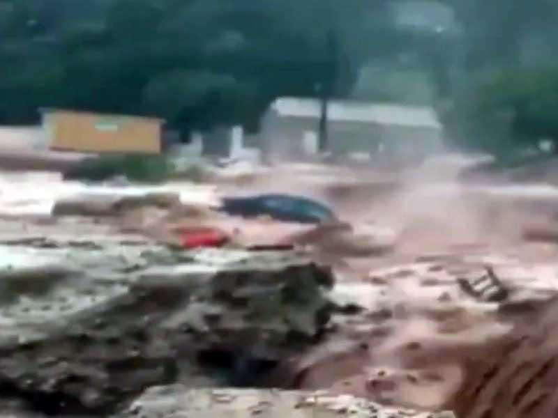 اعصار ايانوس يضرب اليونان بقوة