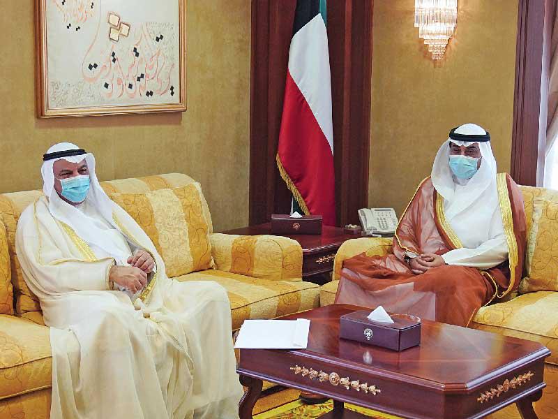 رئيس مجلس الوزراء سمو الشيخ صباح الخالد مستقبلا رئيس ديوان المحاسبة أمس