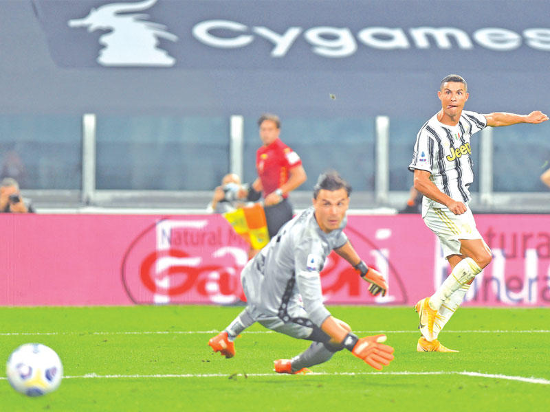 رونالدو نجم يوفنتوس يسجل هدفه في مرمى سمبدوريا