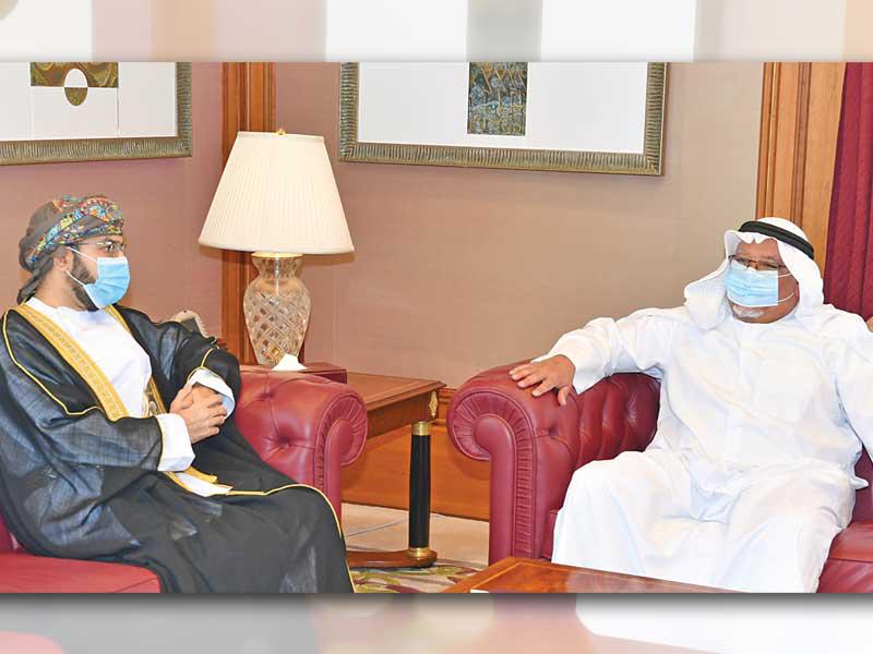 وزير شؤون الديوان الأميري الشيخ علي الجراح مستقبلاً السفير العماني أمس