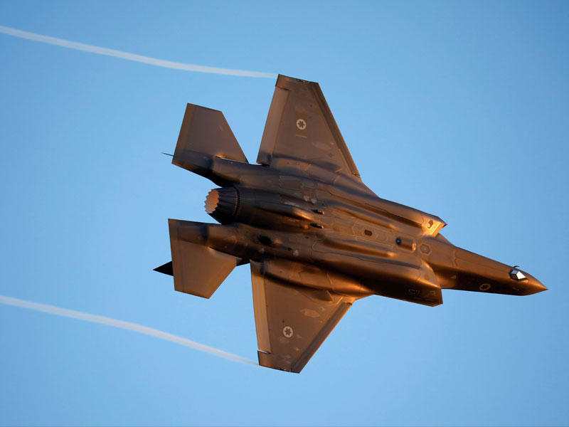 F35 إسرائيلية خلال  حفل تخرج للطيارين في قاعدة هاتزيريم جنوب إسرائيل (رويترز)