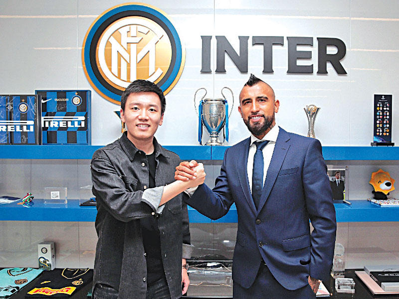 لاعب الوسط التشيلي أرتورو فيدال