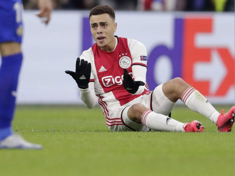 مدافع أياكس أمستردام الهولندي سرجينيو دست