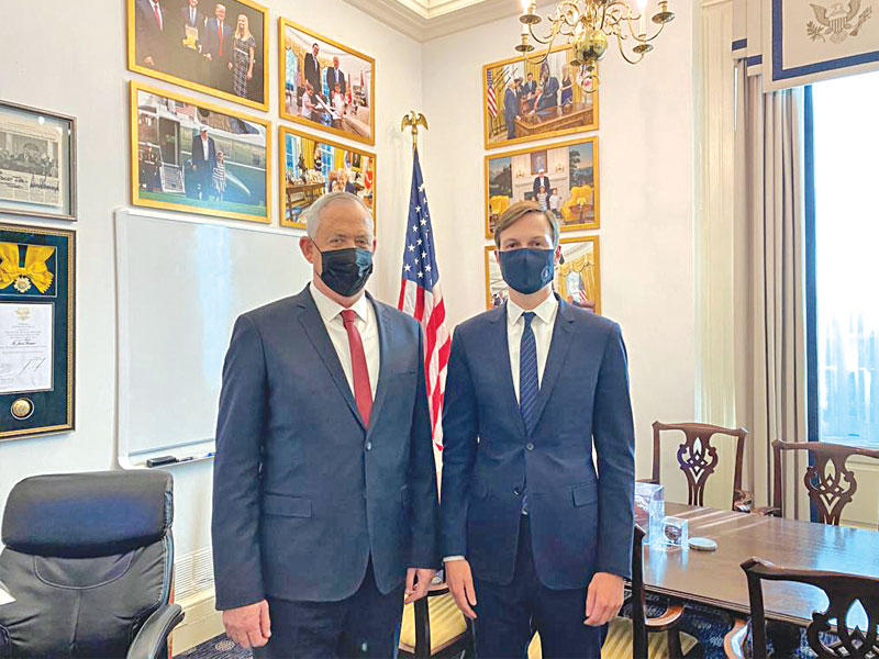 كوشنير مستقبلاً غانتس في واشنطن أمس الأول (أ ف ب)