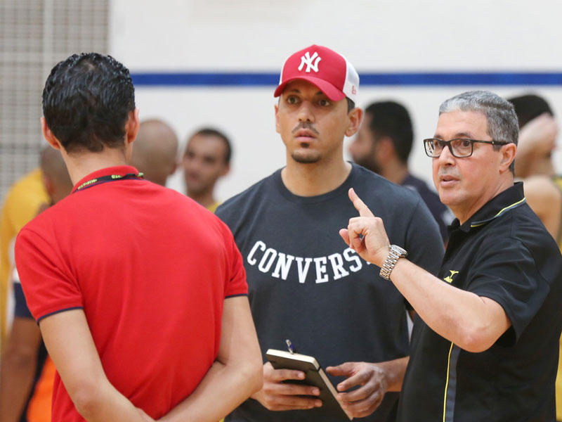  المدرب التونسي محمد كعبار في تدريبات سابقة للمنتخب الاول لكرة الطائرة