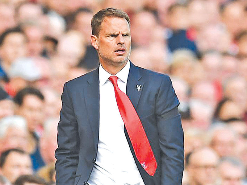 المدافع الدولي السابق فرانك دي بور 